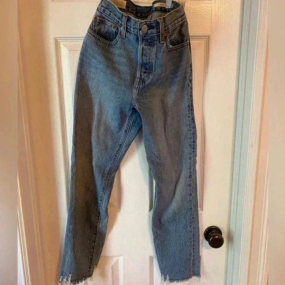 Raw hem women’s Levi 27 jeans - Picture 1 of 6